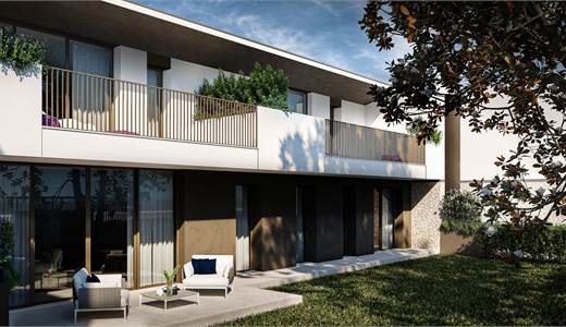 TRICAMERE CON GIARDINO E GARAGE COLLEGATO ALL'ABITAZIONE